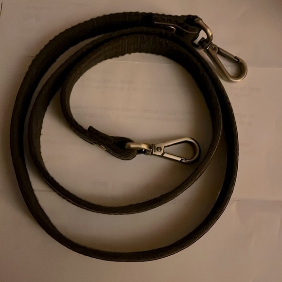 🎉!LIKE NEW🎊 Beautiful, Coach, shiny wristlet! - Picture 15 of 15